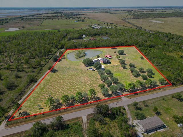 4220 County Road 203, Liverpool, TX 77577