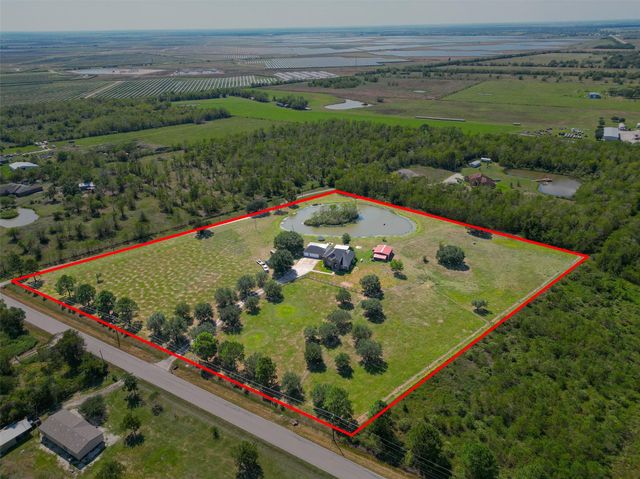 4220 County Road 203, Liverpool, TX 77577