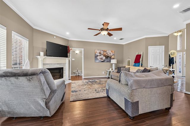 4220 County Road 203, Liverpool, TX 77577