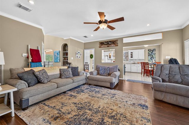 4220 County Road 203, Liverpool, TX 77577