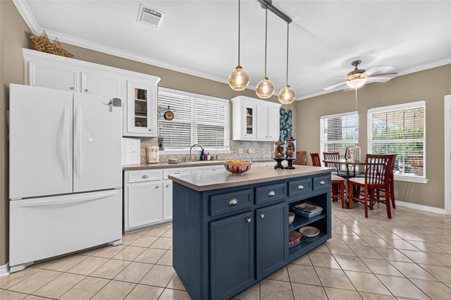 4220 County Road 203, Liverpool, TX 77577
