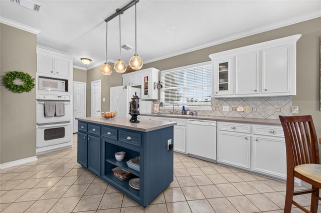 4220 County Road 203, Liverpool, TX 77577
