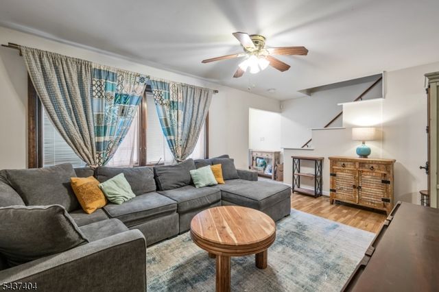 16 Highview Dr, Woodland Park, NJ 07424