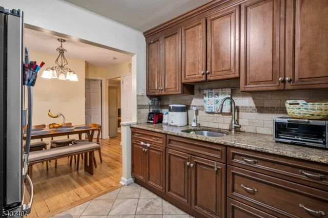 16 Highview Dr, Woodland Park, NJ 07424