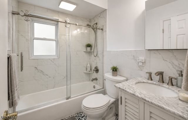 16 Highview Dr, Woodland Park, NJ 07424