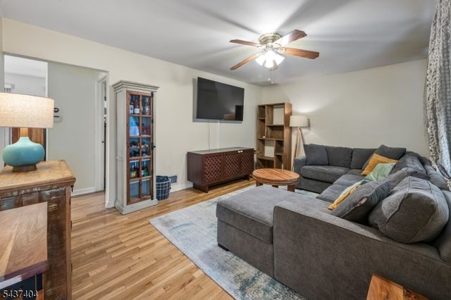 16 Highview Dr, Woodland Park, NJ 07424