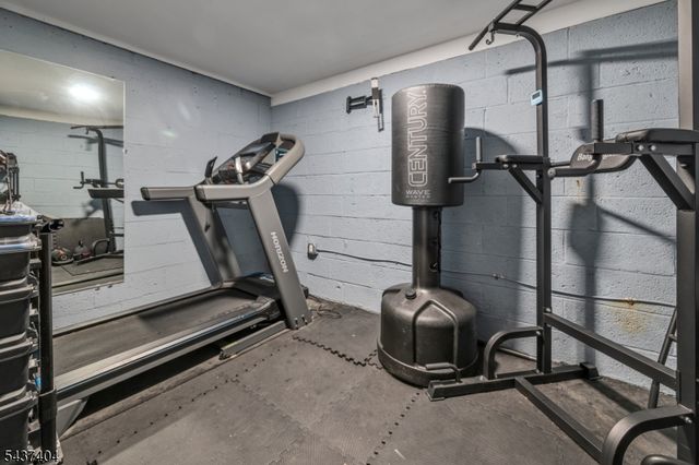 16 Highview Dr, Woodland Park, NJ 07424