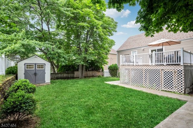 16 Highview Dr, Woodland Park, NJ 07424