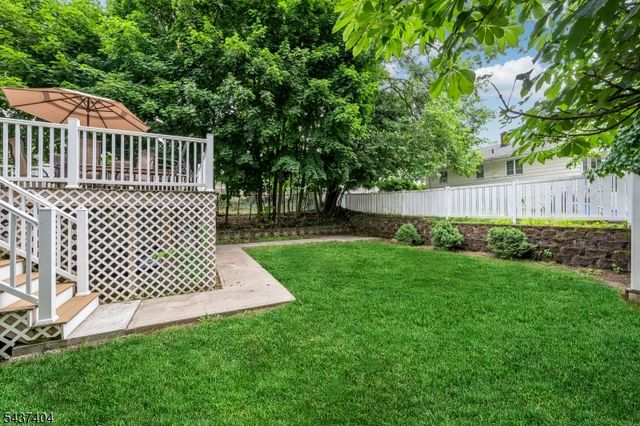16 Highview Dr, Woodland Park, NJ 07424