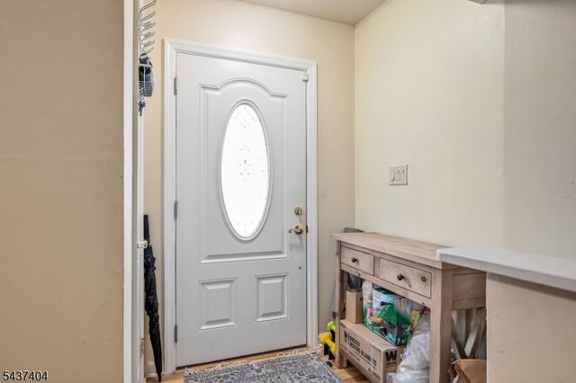 16 Highview Dr, Woodland Park, NJ 07424