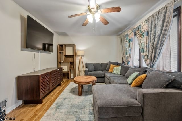 16 Highview Dr, Woodland Park, NJ 07424