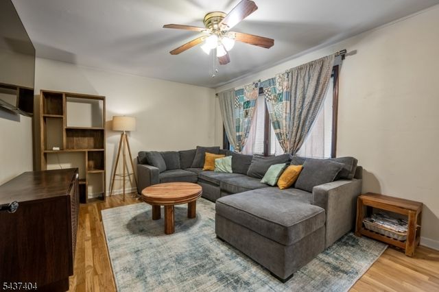 16 Highview Dr, Woodland Park, NJ 07424