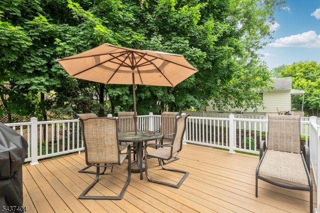16 Highview Dr, Woodland Park, NJ 07424