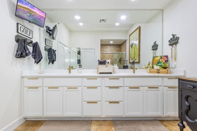 57425 E Highway 125 2013 and 2013A, Monkey Island, OK 74331