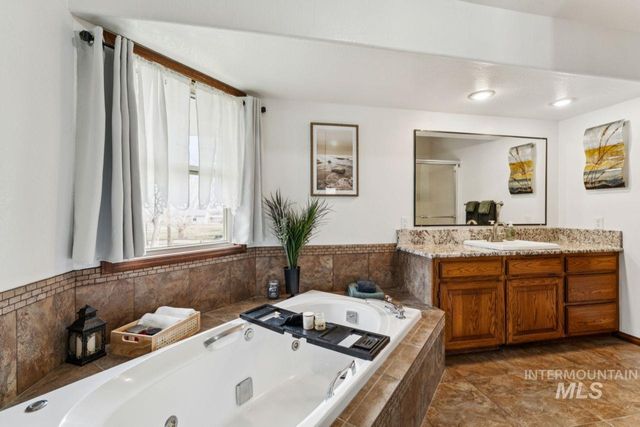 710 Keogh Ln, Caldwell, ID 83607