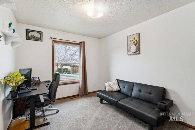 710 Keogh Ln, Caldwell, ID 83607