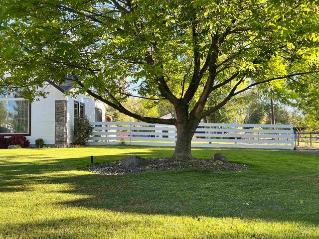 710 Keogh Ln, Caldwell, ID 83607