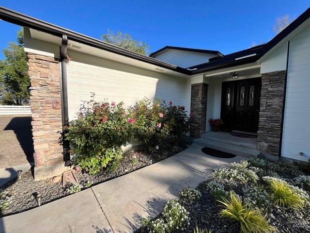710 Keogh Ln, Caldwell, ID 83607