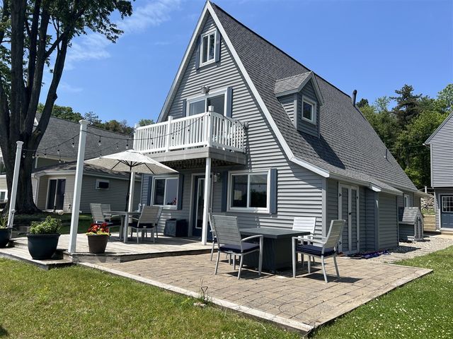 1210 N Eagle Lake Drive, Kalamazoo, MI 49009