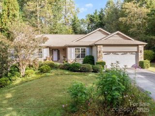 16 Tall Pines Road, Hendersonville, NC 28739