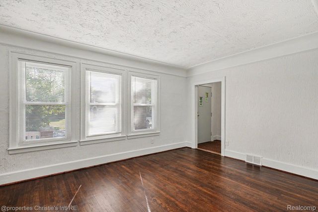 5984 Kensington Avenue, Detroit, MI 48224