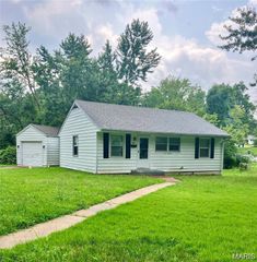 300 Estridge Road, Unincorporated, MO 63137