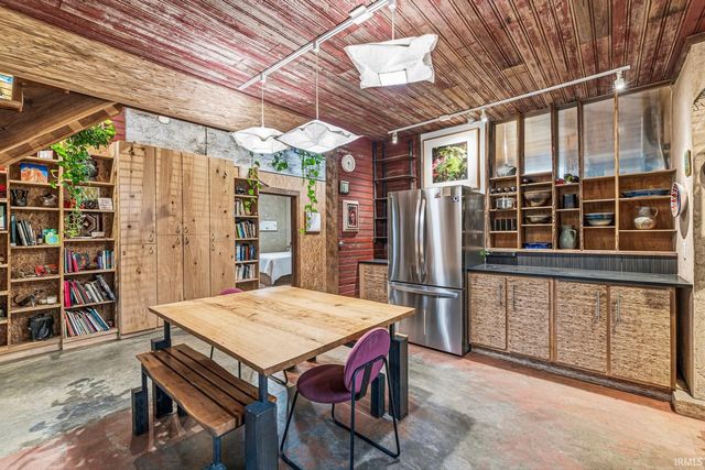7130 S 650 W, Columbus, IN 47201