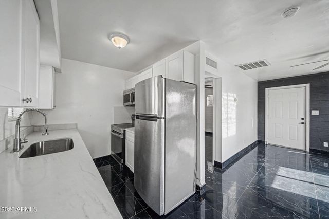 4028 S 15TH Street, Phoenix, AZ 85040