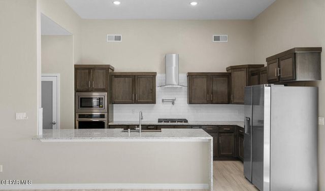 169 White Oaks Trail, Sunland Park, NM 88063