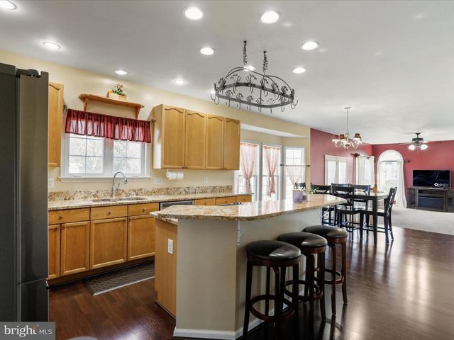 256 HOLDEN DR, Martinsburg, WV 25403