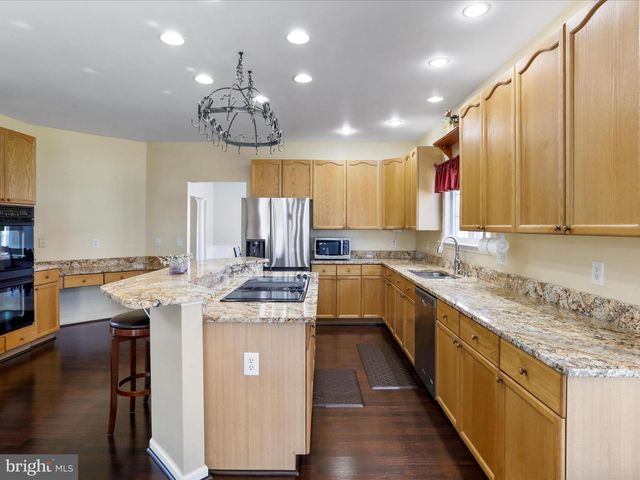 256 HOLDEN DR, Martinsburg, WV 25403