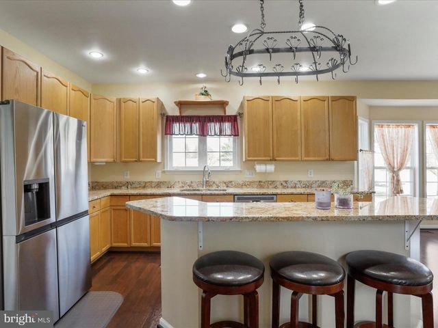 256 HOLDEN DR, Martinsburg, WV 25403