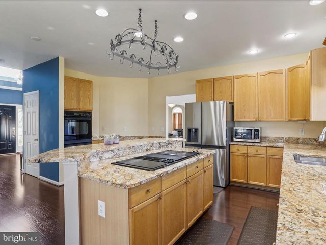 256 HOLDEN DR, Martinsburg, WV 25403