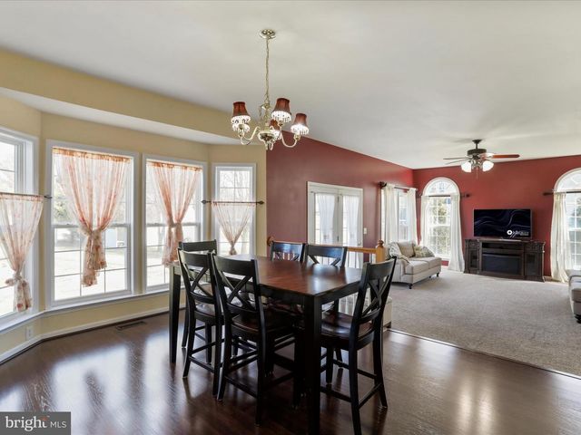 256 HOLDEN DR, Martinsburg, WV 25403