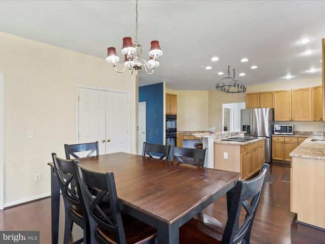 256 HOLDEN DR, Martinsburg, WV 25403