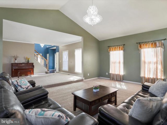 256 HOLDEN DR, Martinsburg, WV 25403