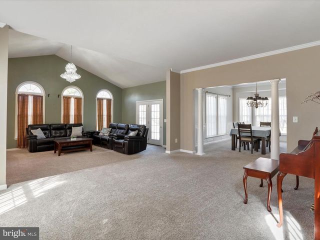 256 HOLDEN DR, Martinsburg, WV 25403