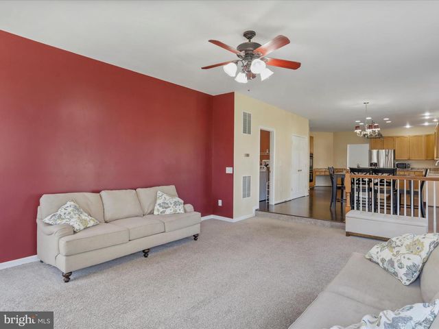 256 HOLDEN DR, Martinsburg, WV 25403