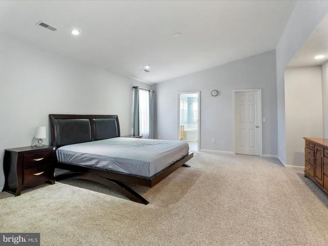 256 HOLDEN DR, Martinsburg, WV 25403