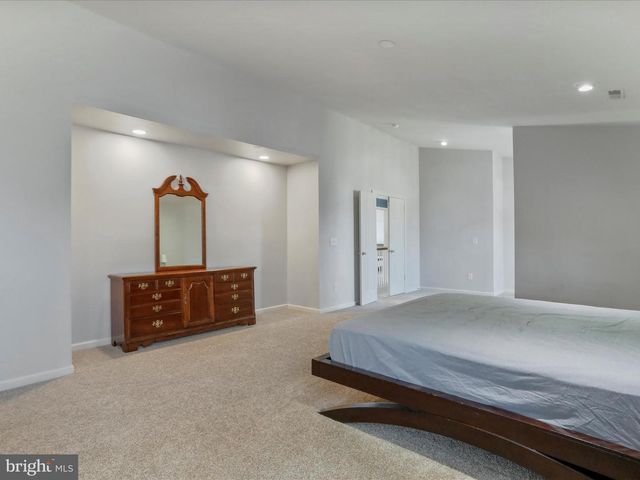 256 HOLDEN DR, Martinsburg, WV 25403