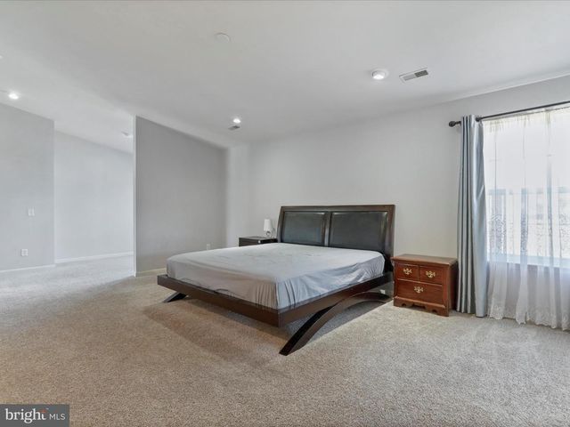 256 HOLDEN DR, Martinsburg, WV 25403