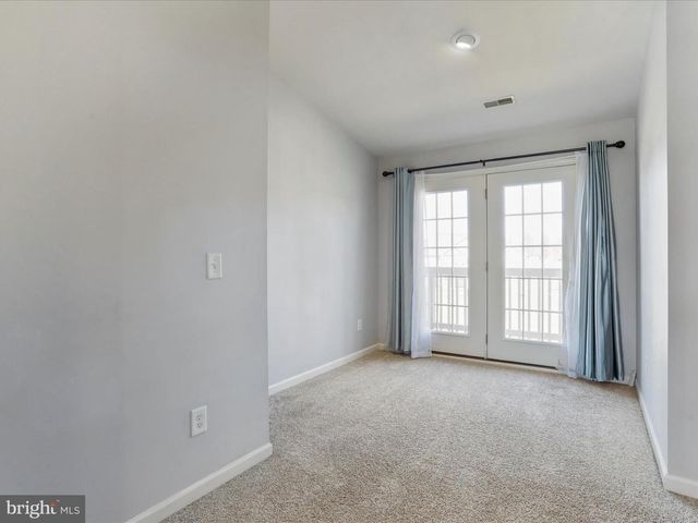 256 HOLDEN DR, Martinsburg, WV 25403
