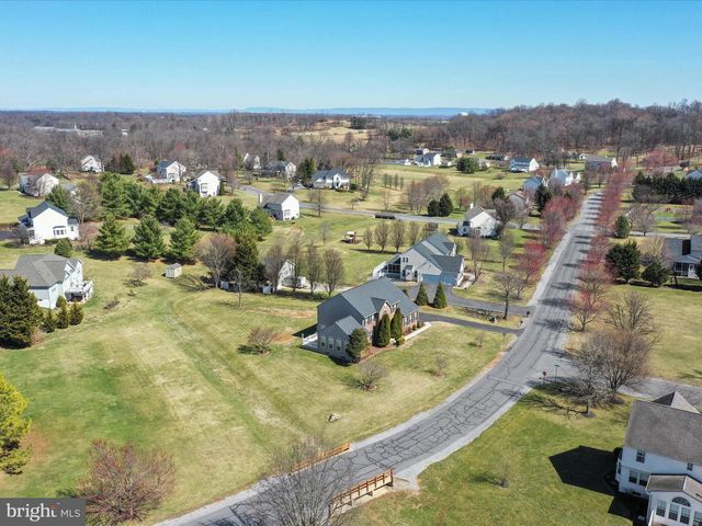 256 HOLDEN DR, Martinsburg, WV 25403