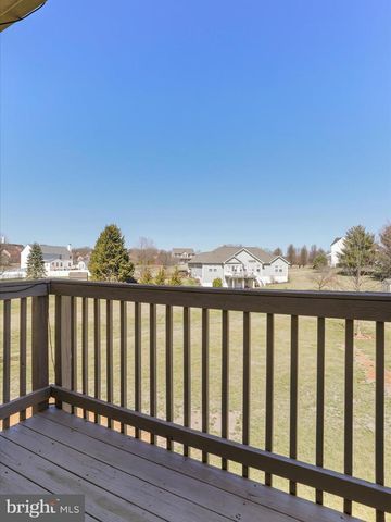 256 HOLDEN DR, Martinsburg, WV 25403