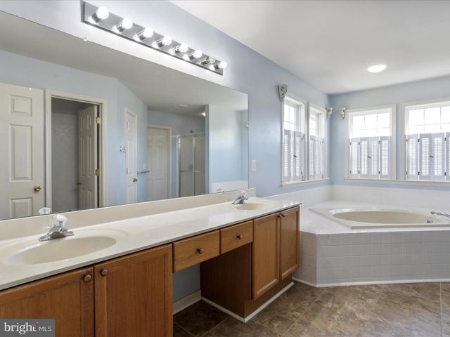 256 HOLDEN DR, Martinsburg, WV 25403