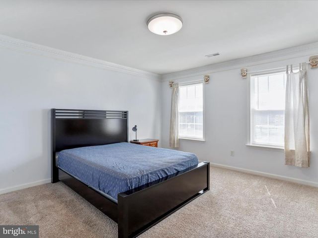 256 HOLDEN DR, Martinsburg, WV 25403