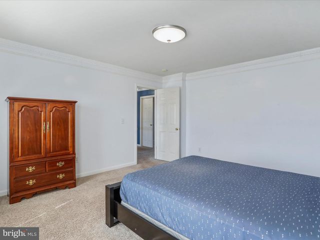 256 HOLDEN DR, Martinsburg, WV 25403