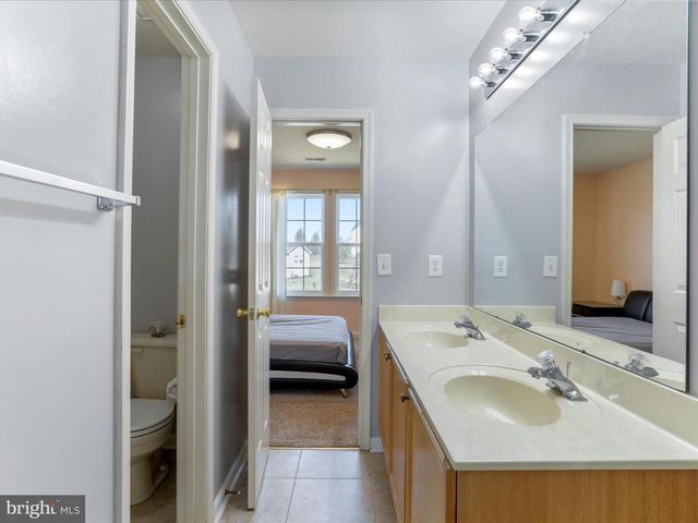 256 HOLDEN DR, Martinsburg, WV 25403