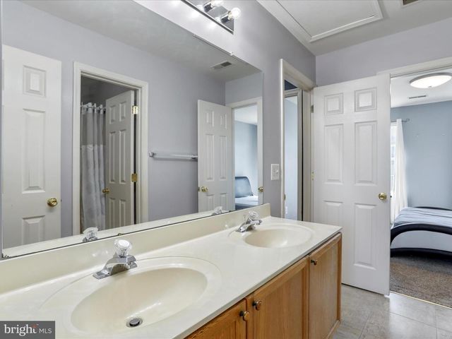 256 HOLDEN DR, Martinsburg, WV 25403