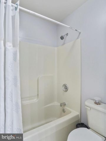 256 HOLDEN DR, Martinsburg, WV 25403